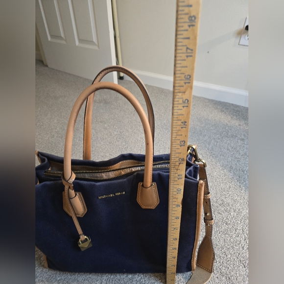 Michael Kors Mercer Large Canvas Leather Concertible Tote Navy Cream Tan - Picture 15 of 16
